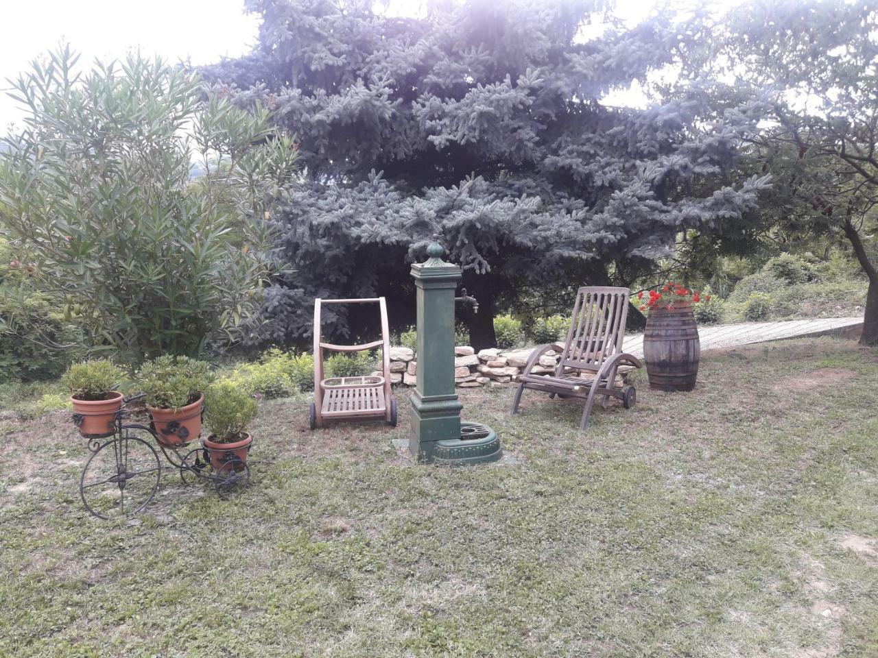 B&B il mestiere di vivere Santo Stefano Belbo Esterno foto
